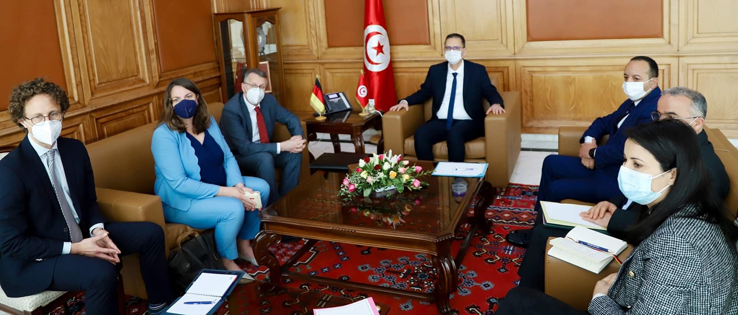 You are currently viewing Le ministre des domaines de l’Etat rencontre l’ambassadeur d’Allemagne en Tunisie.