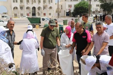 Read more about the article وزير أملاك الدّولة يشرف على فعاليات شهر النظافة clean – up month بشارع 9 أفريل بالعاصمة.